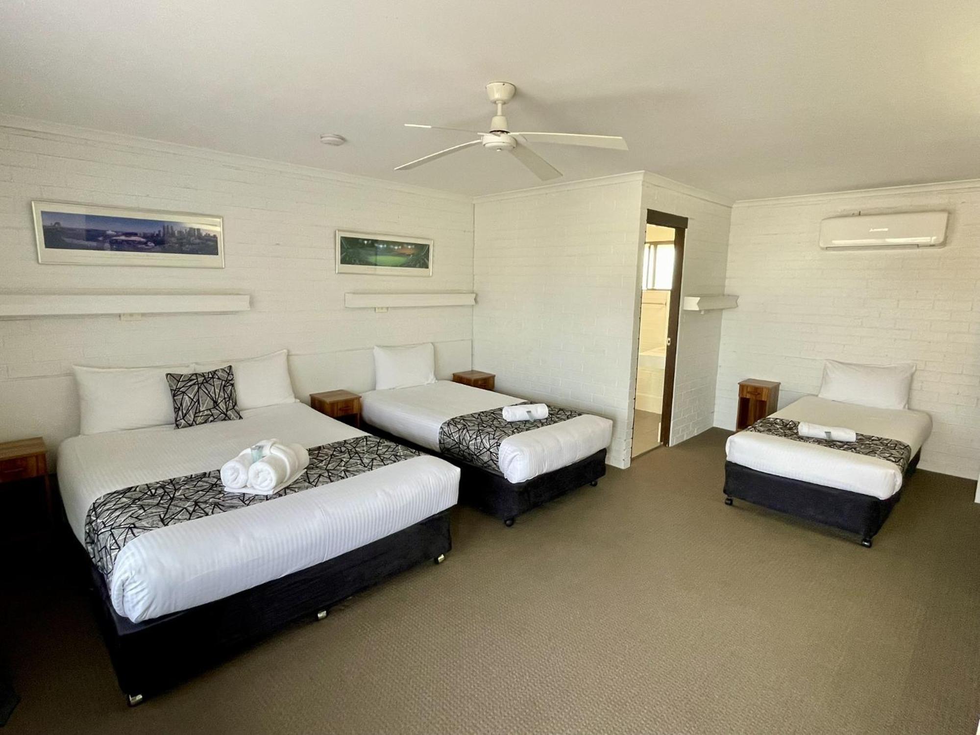 Coastal Bay Motel Coffs Harbour Room photo